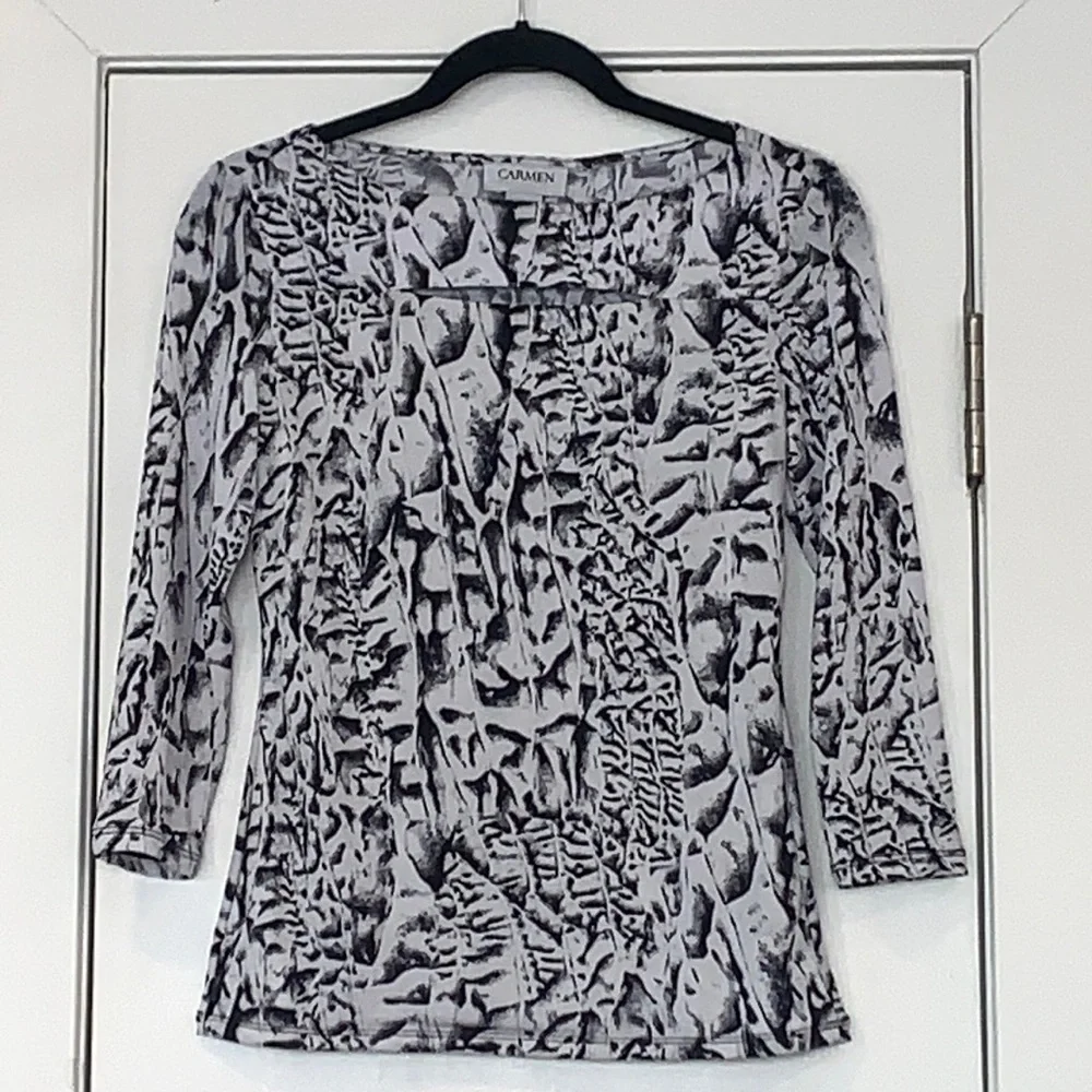NWT Carmen Marc Valvo Printed 3/4 Sleeve Cut Out Top XS - Picture 1 of 7